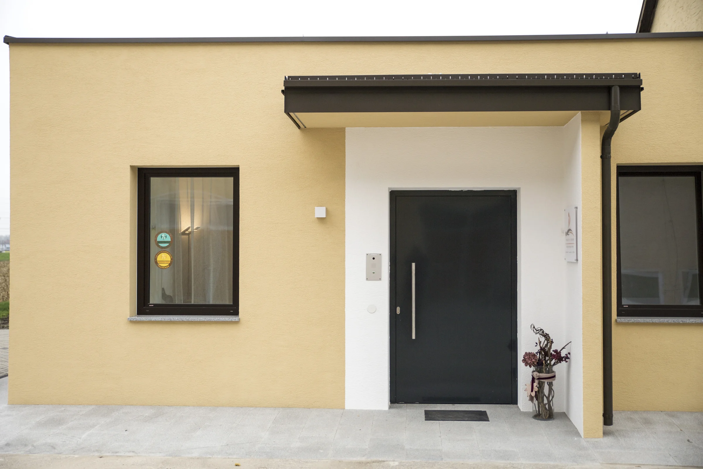 Eingang der Massagetherapie Preslmair in Mauthausen